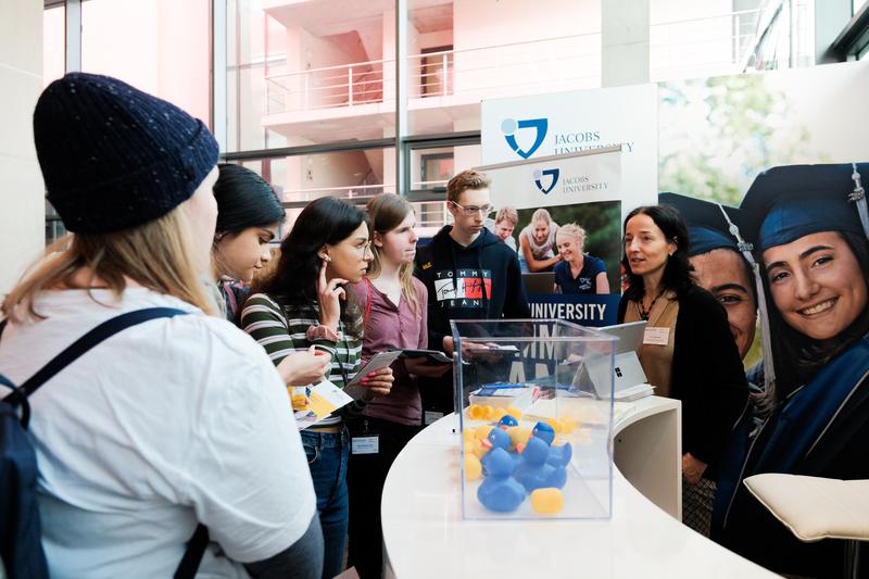 Mit Enten: Der Stand der Jacobs University auf dem MINT-EC-Treffen. 