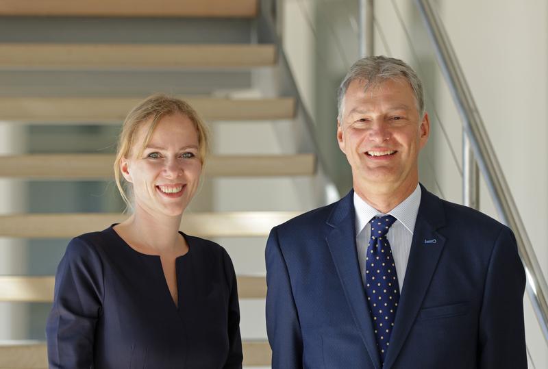 Prof. Dr. Sophie Schönberger und Prof. Dr. Thomas Poguntke, beide Mitglied des Direktoriums des PRuF, diskutieren live mit Gästen die digitale Mitgiederpartizipation..