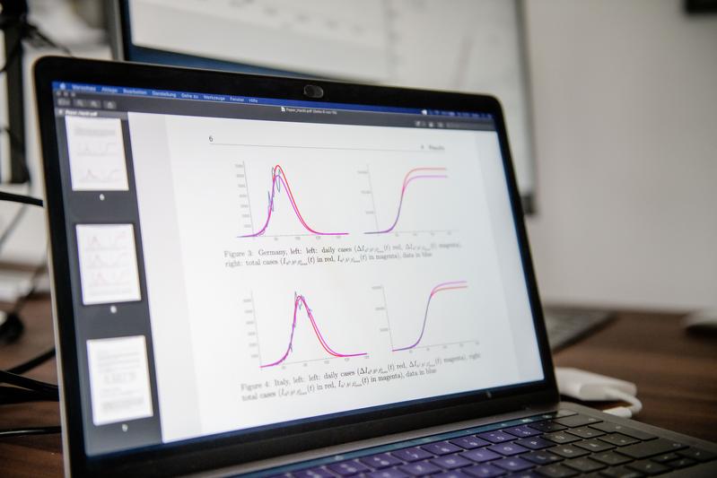  Mit dem Modell prognostizieren die Ingenieure, wie sich die Infektionszahlen in Zukunft entwickeln.