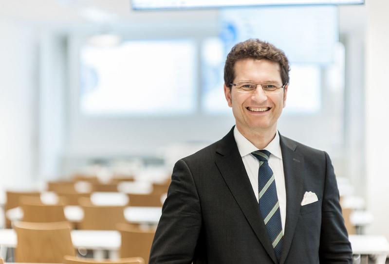 Prof. Dr. Hans-Jörg Fischer lehrt Steuer- und Wirtschaftsrecht an der FOM Hochschule