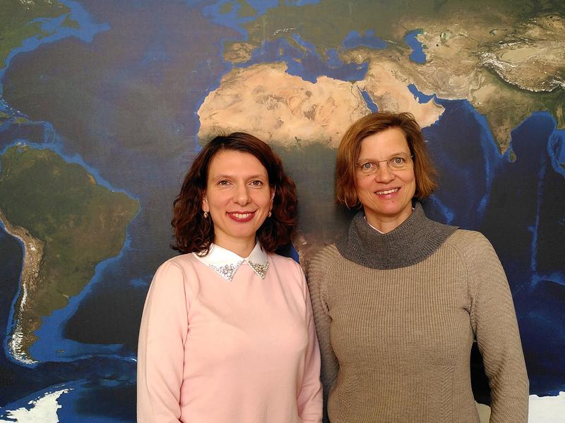 Privatdozentin Dr. Olena Dubovyk (links) und Privatdozentin Dr. Anja Linstädter (rechts) von der Universität Bonn.  