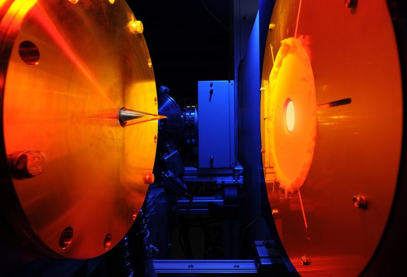 Der Strömungsreaktor des Deutschen Zentrums für Luft- und Raumfahrt hilft den P2X-Wissenschaftlern, das Schadstoffminderungspotential synthetischer Kraftstoffe zu untersuchen.