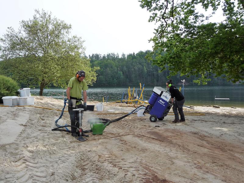 Eine Methode zum Sanieren verdichteter Böden ist es, mit Druckluftlanzen verfestigte Strukturen aufzubrechen.