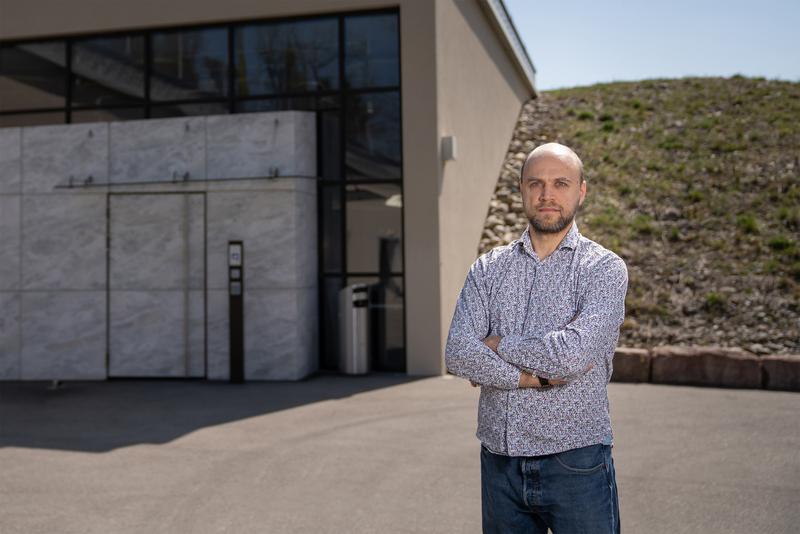 Grigory Smolentsev vor dem SwissFEL