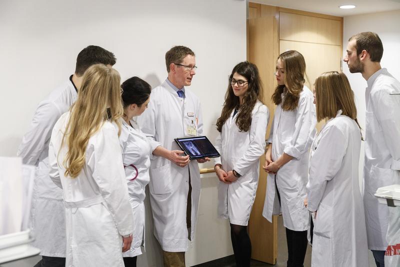 Praktischer Unterricht für angehende Ärztinnen und Ärzte am Universitätsklinikum Halle (Saale)