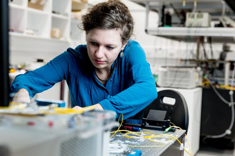 Dr. Birgit Stiller im Labor (Sydney Nanoscience Hub)