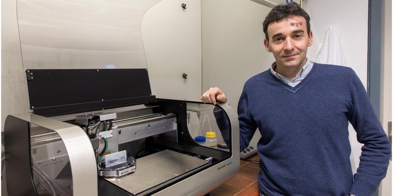 Francesco Greco und sein Team am Institut für Festkörperphysik der TU Graz entwickeln Elektroden in Form von temporären Tattoos für das Langzeitmonitoring bioelektrischer Signale.