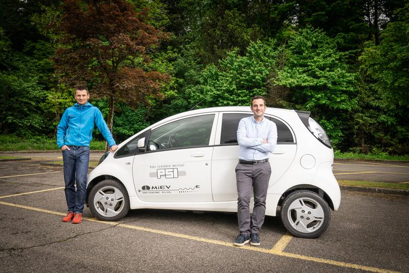 Christian Bauer (links) und Romain Sacchi sind Teil des Teams am PSI, das den «Carculator» entwickelt hat – ein Webtool, mit dem sich die Umweltauswirkungen von verschiedenen Personenwagen detailliert vergleichen lassen. 