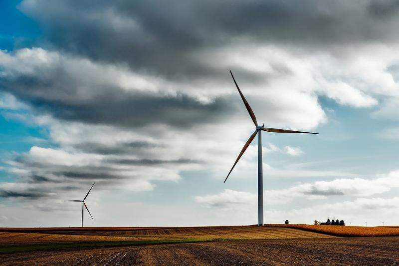 Bei Windparks im ländlichen Raum sollen die umliegenden Kommunen stärker finanziell teilhaben. (Bildquelle: Pixabay)