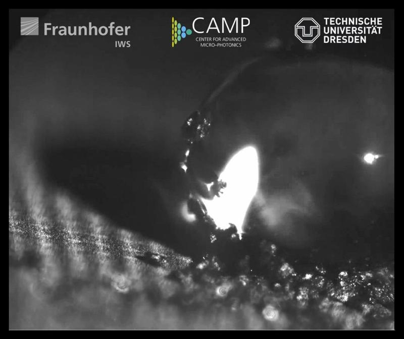 Wassertropfen haften der selbstreinigenden Aluminium-Oberfläche nicht an. Diese hat ein Wissenschaftlerteam des »CAMP« mit direkter Laser-Interferenz-Musterung (DLIP) funktionalisiert.