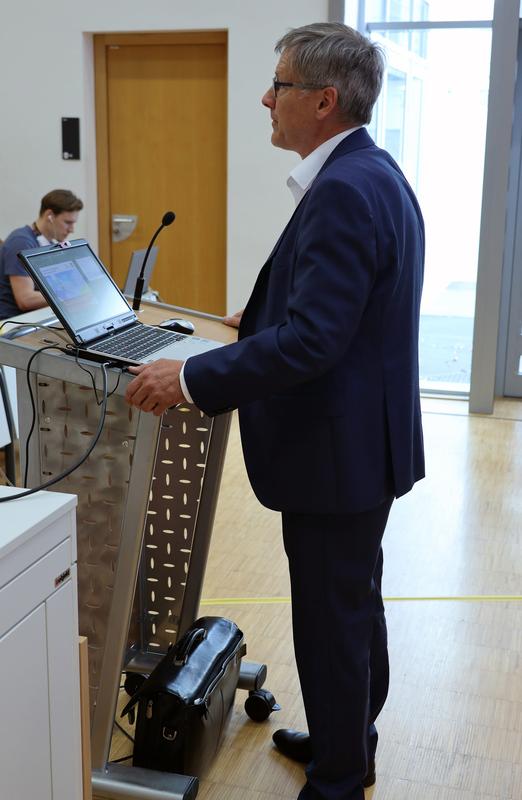 Prof. Dr. Josef Hofmann hielt seinen Vortrag als Webinar.