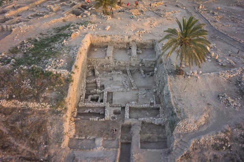Das Gebiet vom Standort Megiddo, das die meisten Proben für die aDNA-Studie lieferte (das Bild zeigt die relevanten Schichten, datiert auf das MB III-LB I