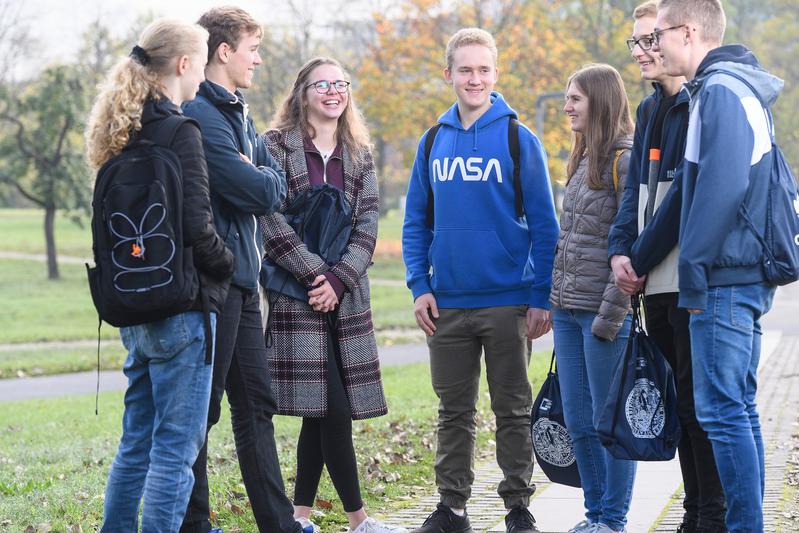 Vorlesungen online miterleben und von zuhause in verschiedene Fächer und Fakultäten schnuppern – dies bietet fünf Wochen lang das Online-Schnupperstudium an der Uni Würzburg.