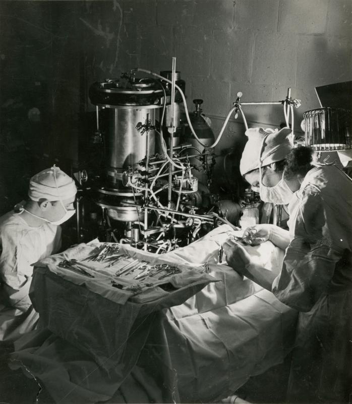 John und Mary Gibbon experimentieren mit ihrer Herz-Lungen-Maschine, Philadelphia 1938