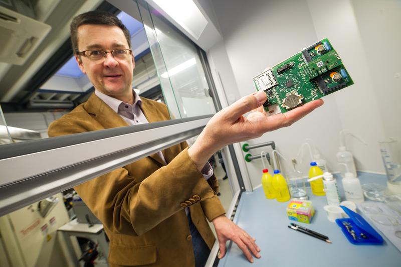 Der Messtechniker Professor Andreas Schütze ist Spezialist für neuartige Gassensorsysteme.