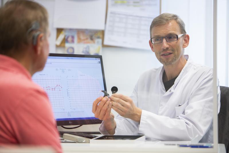 Das Leipziger Cochlea-Implantat-Zentrum feiert zehnjähriges Bestehen. Als einziges bundesweit wird es von einem Facharzt für Phoniatrie und Pädaudiologie geleitet: Prof. Michael Fuchs