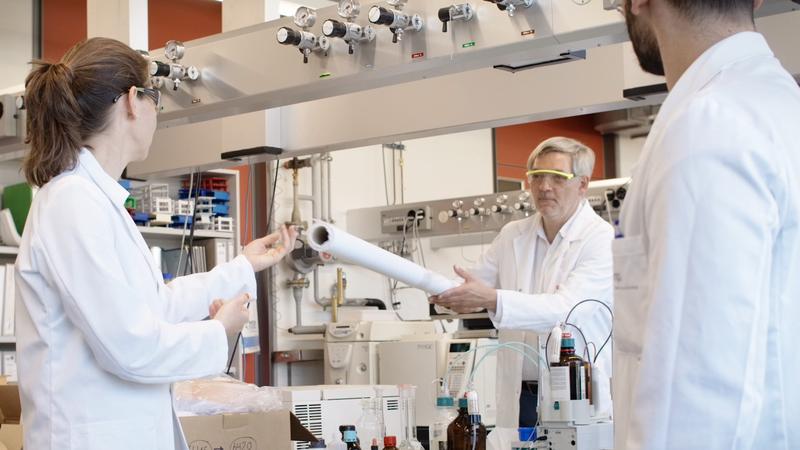  Empa-Forscher Giuseppino Fortunato und sein Team vom Biomimetic Membranes and Textiles Lab in St. Gallen arbeiteten an der Materialentwicklung für die Hello-Mask. 