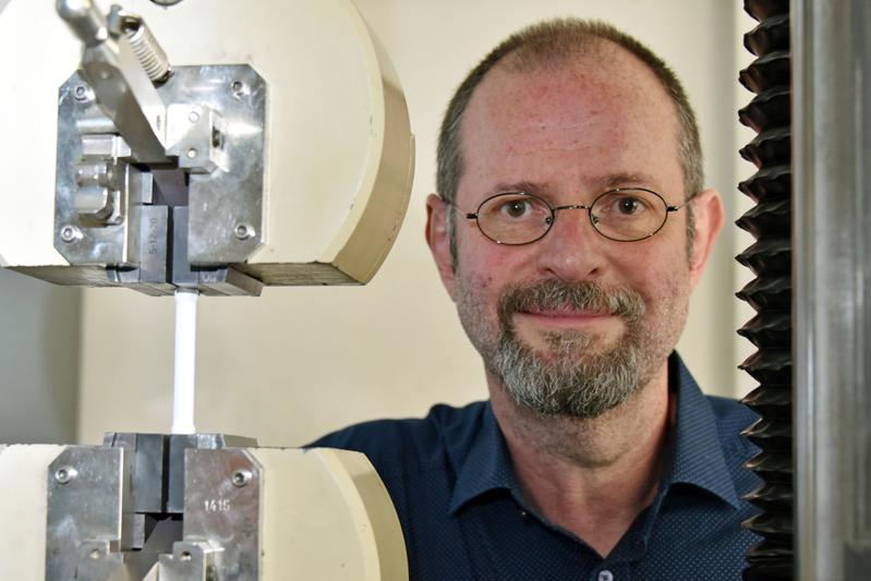 Prof. Dr. Frank A. Müller, Professur für Oberflächen und Grenzflächentechnologie am Otto-Schott-Institut für Materialforschung (OSIM) der Friedrich-Schiller-Universität Jena. 