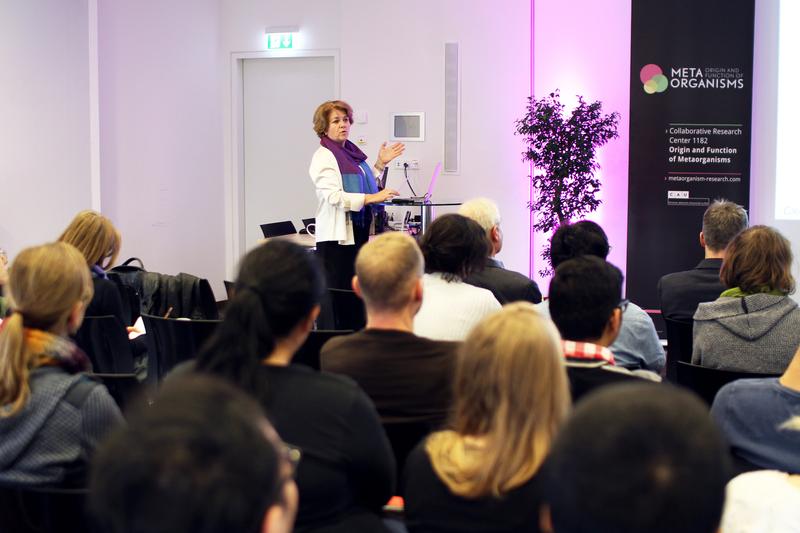 Prof. Dominguez-Bello bei der Vorstellung des ‚Microbiota Vault’-Projekts 2019 an der Kieler Universität. 