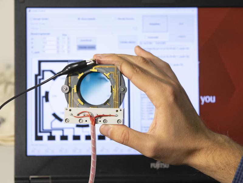 Der innovative Gradientenfilter ermöglicht es, den räumlichen Absorptionsverlauf elektrochemisch zu regulieren und somit flexibel auf veränderliche Lichtverhältnisse - etwa beim Fotografieren - reagieren zu können.