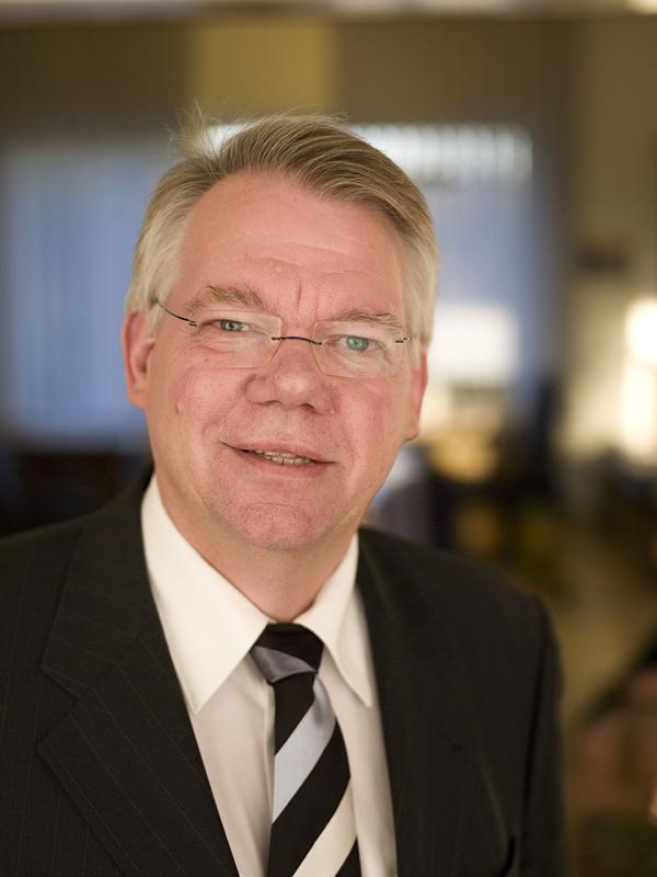 Prof. Helmut Hoyer, ehemaliger Rektor der FernUniversität in Hagen, wird am 20. Juni 70.