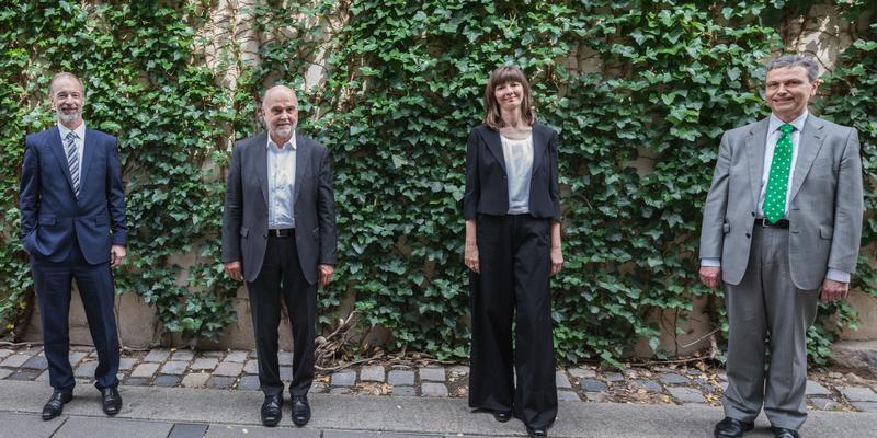 Die neue Vizepräsidentin Christine Gerhardt und Universitätsratsvorsitzender Dieter Timmermann zwischen den beiden neuen Vizepräsidenten Thomas Saalfeld (l.) und Stefan Hörmann (r.)