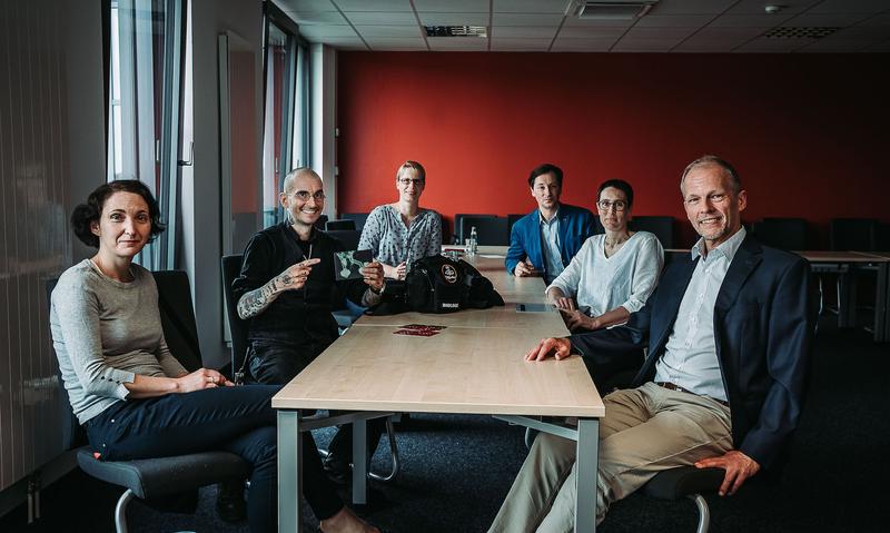 From left to right: Prof. Dr. Yvonne Mast, Dr. Mark Benecke, Dr. Manuela Schüngel, PhDr. Sven-David Müller, Prof. Dr. Laura Steenpaß, Prof. Dr. Jörg Overmann