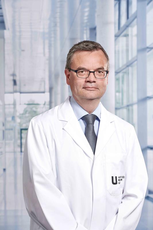 Prof. Christian Buske, Ärztlicher Direktor am Comprehensive Cancer Center Ulm (CCCU) und des Instituts für Experimentelle Tumorforschung am Universitätsklinikum Ulm, leitet das Nationale Register für follikuläre Lymphome.
