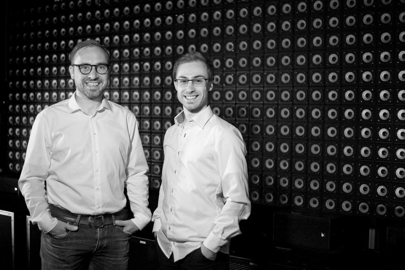 Die Akustikexperten Christoph Sladeczek (li.) und Bernhard Fiedler (re.) präsentieren im Rahmen von zwei Sessions das neue Auralisierungstool »VIPRA«.