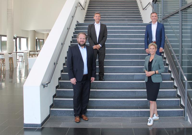 hsg-Präsident Prof. Dr. Christian Timmreck (im Bild links), hsg-Kanzler Werner Brüning (links oben), Prof. Dr. Eike Quilling (rechts unten) und Prof. Dr. Sven Dieterich (rechts oben).