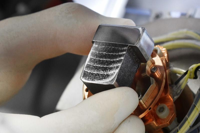 The composite material produced from the 3D printer by the Max Planck and Fraunhofer researchers also clearly shows the alternating hard and ductile layers.