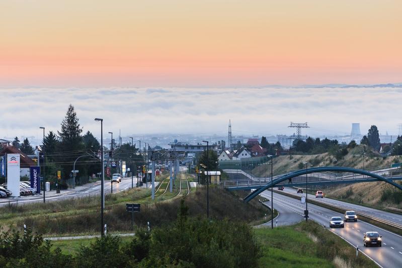 Traffic density, wind and air stratification influence the pollution with the air pollutant nitrogen dioxide, according to the conclusion of a TROPOS study commissioned by the LfULG, for which data from Saxony were evaluated - including Dresden.