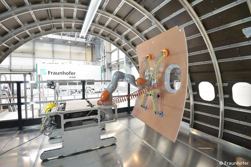 Automatisierte Installation von Flugzeugkabinenseitenwänden – Clean Sky2 – Projekt ACCLAIM