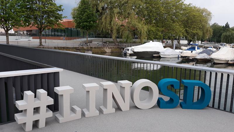 #LINOSD: Hashtag der Online Science Days 2020 auf dem Nobelpreisträgersteg vor der Inselhalle in Lindau, Bodensee