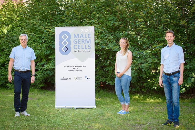 Freuen sich über die Weiterförderung: Gruppensprecher Prof. Dr. Jörg Gromoll (l.), Projektmanagerin Dr. Cristin Beumer und der wissenschaftliche Leiter, Prof. Dr. Frank Tüttelmann. 