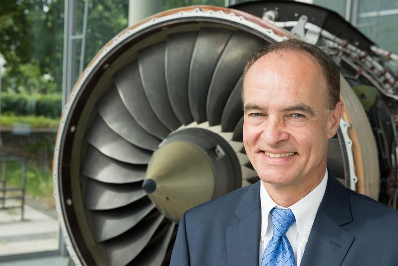 Prof. Klaus Höschler forscht seit Jahren an emissionsarmen Luftfahrtantrieben.
