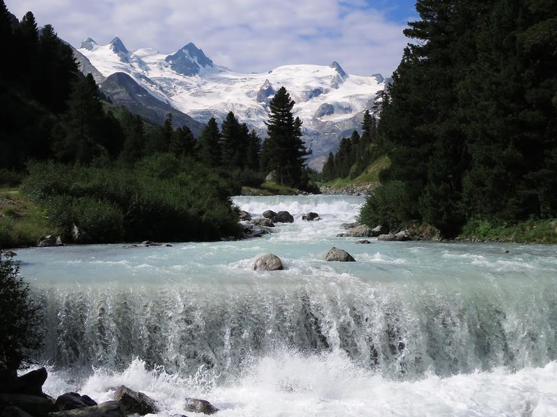 Der Rosegbach im Oberengadin (Schweiz) ist Teil des Donaueinzugsgebietes, wo gegenwärtig über ein Drittel der 46 Millionen Tieflandbewohner vom Wasser der Gebirge abhängen