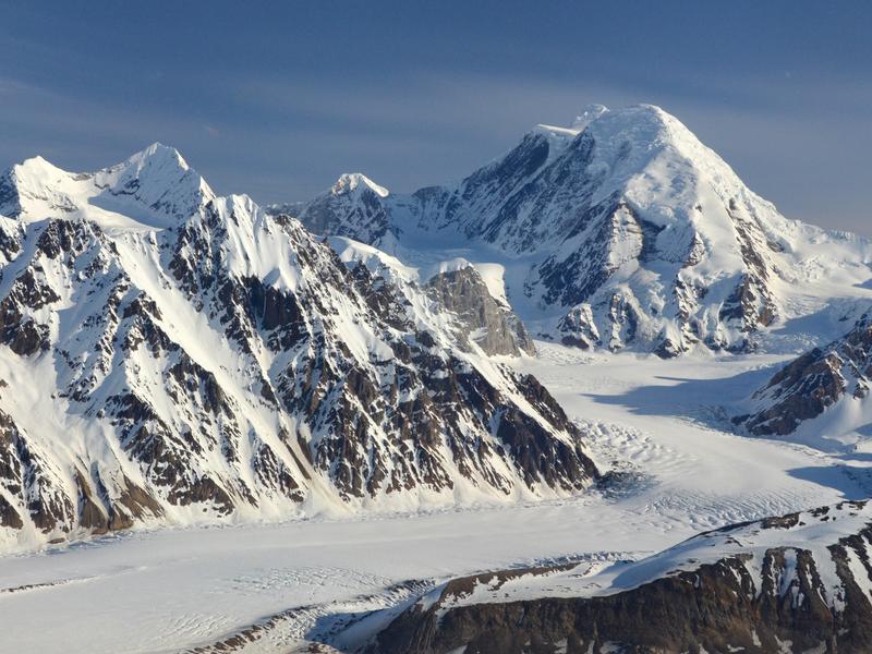 Susitna-Gletscher und Mount Hayes (Alaska)