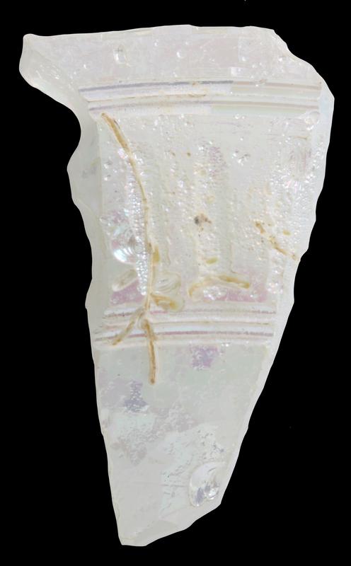 Eine der farblosen römischen Glasscherben aus Jerash (Jordanien), die im Rahmen der Studie analysiert wurde. 