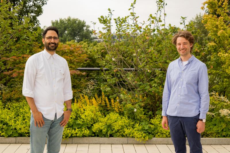 •	Die Wissenschaftler Altuna Akalin (links) und Wolfgang Kopp (rechts) aus der Arbeitsgruppe „Bioinformatics and Omics Data Science“. 