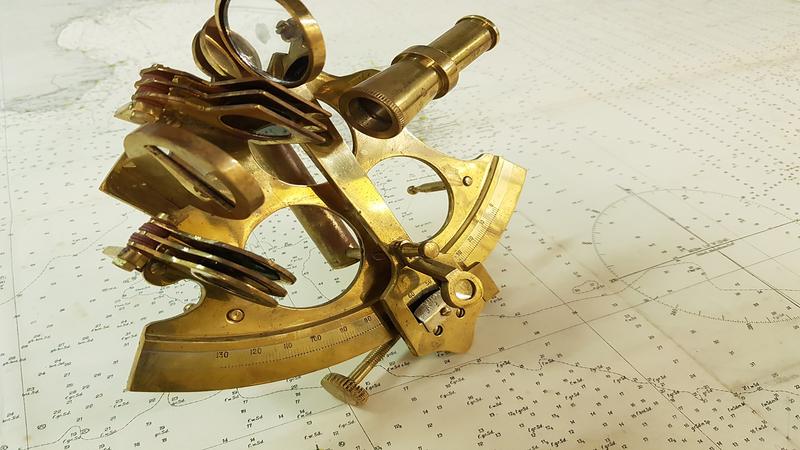 Navigationsinstrumente wie der Sextant spielten eine große Rolle bei der Globalisierung vom Wasser aus.