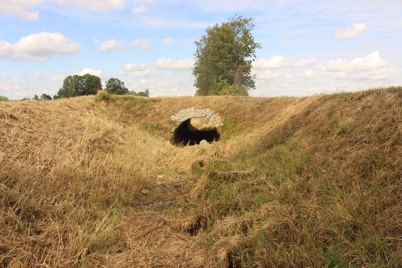 Ausgetrockneter Bach in Demnitz in Brandenburg.