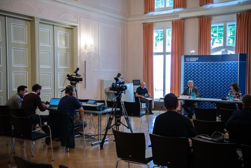 Pressekonferenz zum Abschied von Prof. Müller-Steinhagen