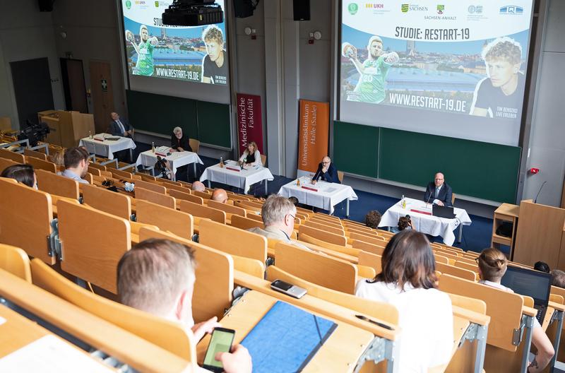 Das Projekt RESTART-19 ist am 17. Juli 2020 in einer Pressekonferenz an der Universitätsmedizin Halle (Saale) im Beisein von Sachsen-Anhalts Wissenschaftsminister Prof. Armin Willingmann und Sachsens Sozialministerin Petra Köpping vorgestellt worden.