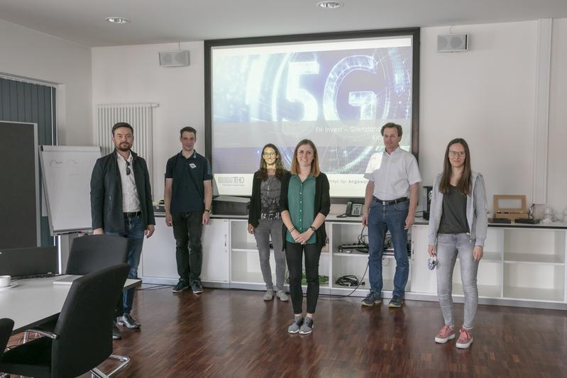 Das Bild zeigt die Teilnehmer an der Auftaktveranstaltung zum Projekt (von links: Prof. Dr. Wolfgang Dorner, Rainer Pöschl, Maja Köckeis, Christina Jegel, Prof. Dr. Wolfgang Aumer, Christina Sigl)