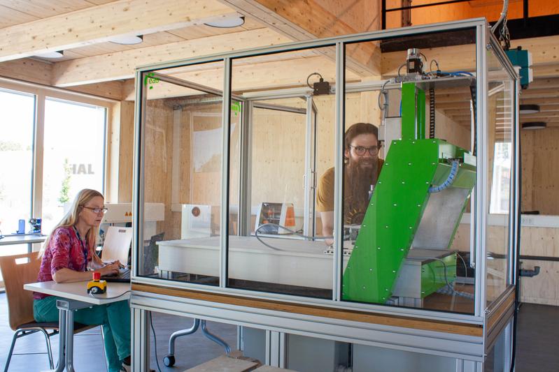 Arbeiten mit einer Portalfräse im Green Fablab