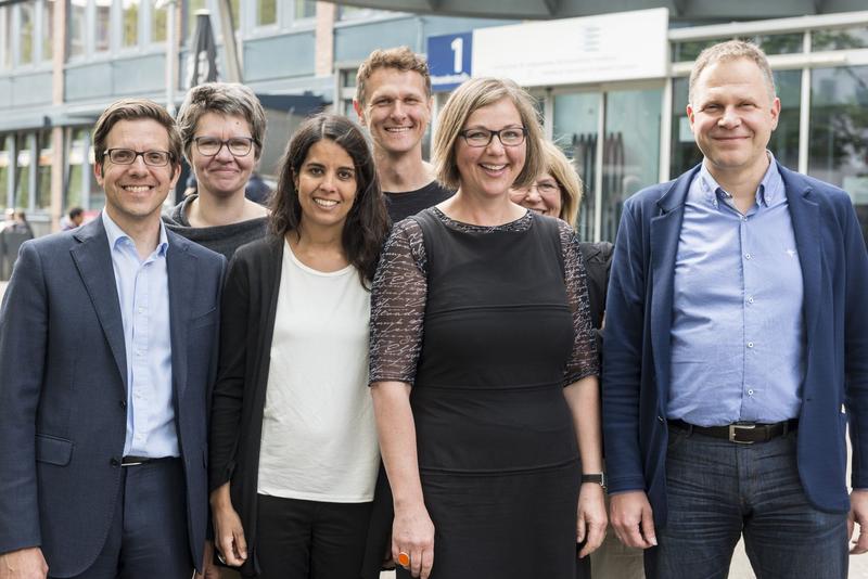 Der Pressevorstand des Vorstands DGSA vor der Corona-Pandemie, darunter Prof. Dr. Stefan Borrmann (1. von links) und Prof. Dr. Barbara Thiessen, (3. von links).