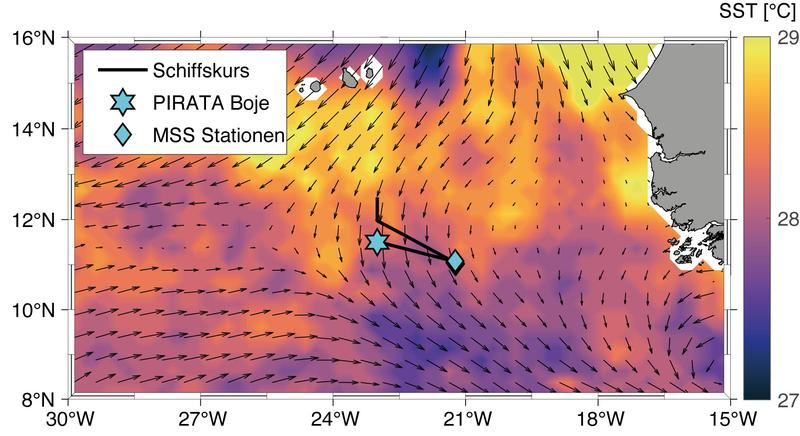 Karte des östlichen, tropischen Nordatlantiks mit der Fahrtroute der Meteor (schwarze Linie). In Farbe sind die Meeresoberflächentemperaturen zum Expeditionszeitpunkt dargestellt. Hellblauen Raute: Mikrostruktursondenmessung, Stern: PIRATA Boje.