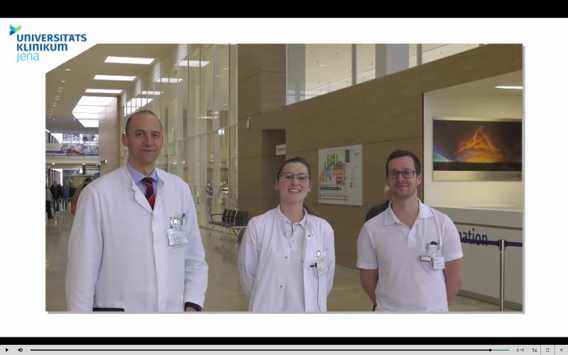 Screenshot aus dem 2019 produzierten Einführungsvideo zum Radiologiepraktikum – Prof. Dr. Ulf Teichgräber; Julia Klink; Clemens Arndt (v.l.n.r.) erklären den Ablauf des Praxistages.