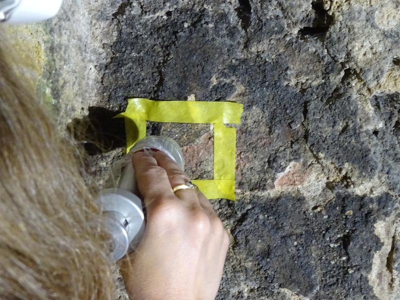 Um die schwarze Gipskruste von Putz- und Sandsteinoberflächen zu entfernen, wurden Laserstrahlen getestet.